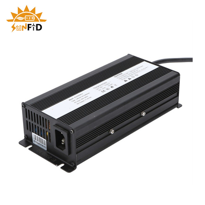 24V Lifepo4 Lityum Pil Şarj Cihazı 12V 36V 48V 60V 72V Li Ion Kurşun Asit Golf Arabası Hibrit Araba için